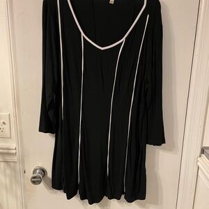 Chic Black and white striped top, great with leggings